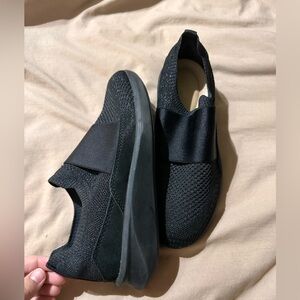 Clark’s Tennis Shoes in Black